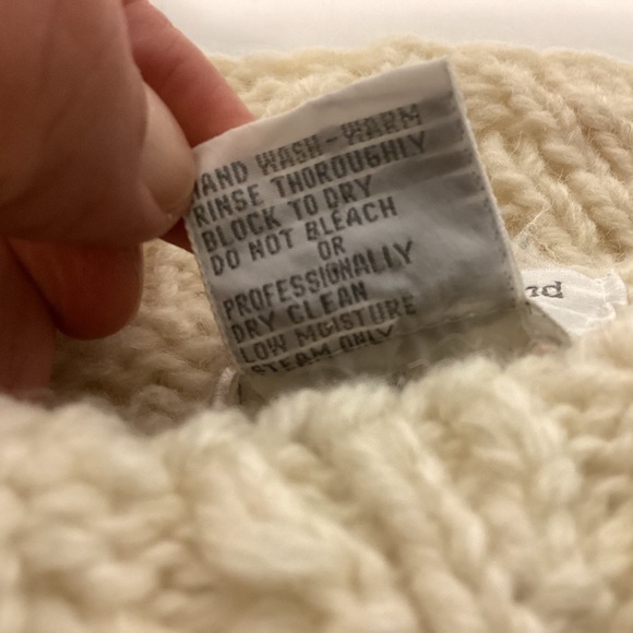 VTG Susann D hand knitted Shetland Wool Womens sweater size Medium Aztec design - Picture 7 of 8